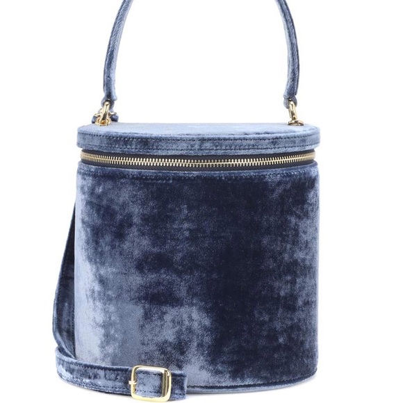 STAUD ‘vitti’ velvet bucket bag in navy blue - Picture 6 of 16